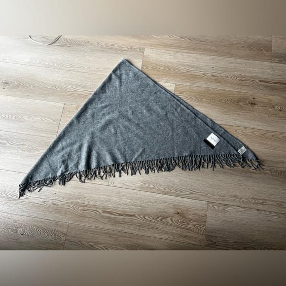 NWOTS Aritzia Wilfred Wool Triangle Scarf - Picture 4 of 13